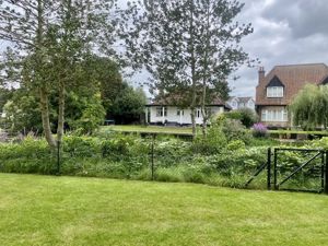 Communal garden- click for photo gallery